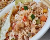 A picture of step 14 of Thai style fried rice with pineapple.