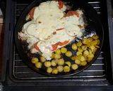 Foto del paso 8 de la receta: Papas noisette con filet de merluza al horno