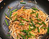 Hình bước làm 3 của món Bún xào nấm bào ngư và giá (chay)