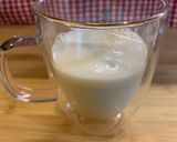 Gambar langkah 3 resipi Iced Latte mudah dan sedap.