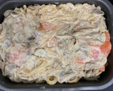 Foto del paso 5 de la receta: Salmón al horno con salsa cremosa de cebolla y champiñón