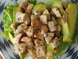 Tortilla de lechuga con pollo y aguacate