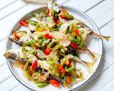 Foto langkah ke 7 dari resep Ikan Goreng Tumis Cabe Hijau.