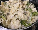 A picture of step 5 of Bow Tie Italian Pasta (white Sauce).