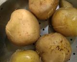 Foto langkah ke 1 dari resep Kentang Saus Keju Chedar.