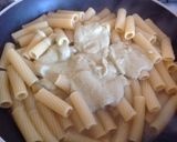 Foto del passaggio 7 della ricetta Tortiglioni con gamberi, crema di melanzane e datterini