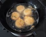 A picture of step 5 of Brinjal fritters.