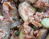 รูปขั้นตอนการทำที่ 2 ของ "มะเขือยาวผัดไข่ใบกะเพรา" Stir Fried Eggplant with Eggs&Basil