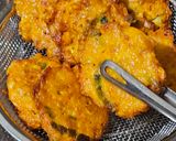 Foto langkah ke 4 dari resep Dadar Jagung Bumbu Kencur.