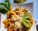 A picture of step 6 of Red Pasta with Cheese and Basil.