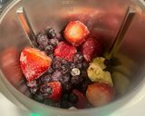 Foto del paso 1 de la receta: Batido morado 🫐 🍌 🍓