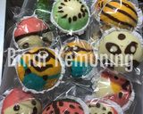 Foto langkah ke 6 dari resep Bolu kukus karakter.