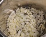 A picture of step 3 of Warming daikon and carrot soup.