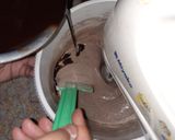 Foto langkah ke 2 dari resep Bolu Ketan Hitam Coklat Keju Lembut.