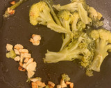 Foto del paso 2 de la receta: Lomo de atún con brócoli salteado