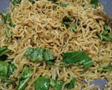 Foto langkah ke 5 dari resep Mee Kolok Ayam (Goreng) 🇲🇾.