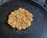 A picture of step 3 of Onion and capsicum Chilla.