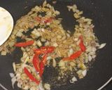 A picture of step 3 of Stir fry noodles.