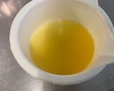 Une image de l'étape 2 de Gâteau moelleux aux pommes et oranges.