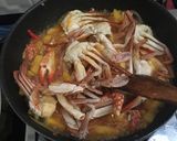Foto langkah ke 4 dari resep Kepiting Asam Pedas.
