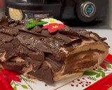 Foto del paso 12 de la receta: Tronco de Navidad 🎄🎁 relleno de nata y praliné de avellanas y chocolate sin lactosa
