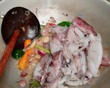 Foto langkah ke 3 dari resep Tumis cumi hitam simple.