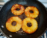 Foto del paso 5 de la receta: Solomillo rebozado con piña y puré de manzanas