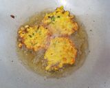Foto langkah ke 5 dari resep Bakwan Jagung Renyah di Luar, Lembut di Dalam.