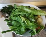 Foto del paso 1 de la receta: Sopa de lechuga con bacon y nata