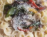 Foto del paso 3 de la receta: Pasta vegana con salteado de morrón, champiñones y zanahoria
