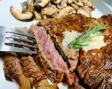 รูปขั้นตอนการทำที่ 3 ของ สเต็กเนื้อริบอาย(ออสเตรเลีย)(Medium Rare) กับ เห็ดผัดเนยทรัฟเฟิล