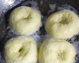 Foto langkah ke 5 dari resep Donat Sari Pandan.