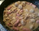 Foto del paso 6 de la receta: Albóndigas con salchichas y champiñones al vino
