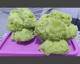 Foto langkah ke 7 dari resep Bolu kukus pandan mekar.