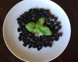 A picture of step 1 of California Farm Frozen Black Beans.