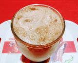 A picture of step 4 of Nutella shake 😋👌.