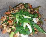 Foto langkah ke 7 dari resep Tumis Udang Cabe Hijau.
