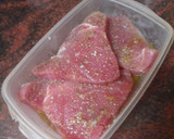 Foto del paso 2 de la receta: Chuleta de atún asado con papas arrugas y mojo