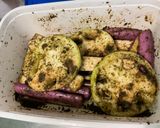 Une image de l'étape 7 de Aubergines chinoises avec courgette ronde et pommes de terre grillées herbes et épices.