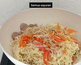 Foto langkah ke 3 dari resep Mie goreng bakso.