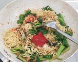 Foto langkah ke 10 dari resep Mie Goreng Merah.