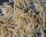 A picture of step 4 of Spicy Egg Noodles Bhel.