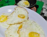 Foto langkah ke 1 dari resep Telur Mata Sapi.