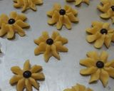 Foto langkah ke 2 dari resep Kue Dahlia.