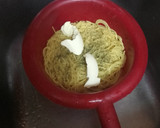 Foto del paso 1 de la receta: Pasta al ajillo con huevo frito y salchichas