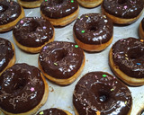 Foto del paso 5 de la receta: Donas caseras cubiertas de chocolate