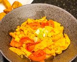 Foto langkah ke 4 dari resep Tomato eggs stir fry.