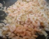 Foto del paso 2 de la receta: Revuelto de gambas, champiñones y palitos