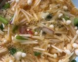 Gambar langkah 3 resipi Telur Dadar Enoki.
