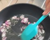 Foto langkah ke 2 dari resep Ayam Toge Tumis Pedas.